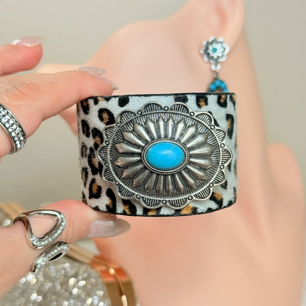 ⚜️ Leopard Print Western Cuff Bracelet with Turquoise Accent - Picture 6 of 8